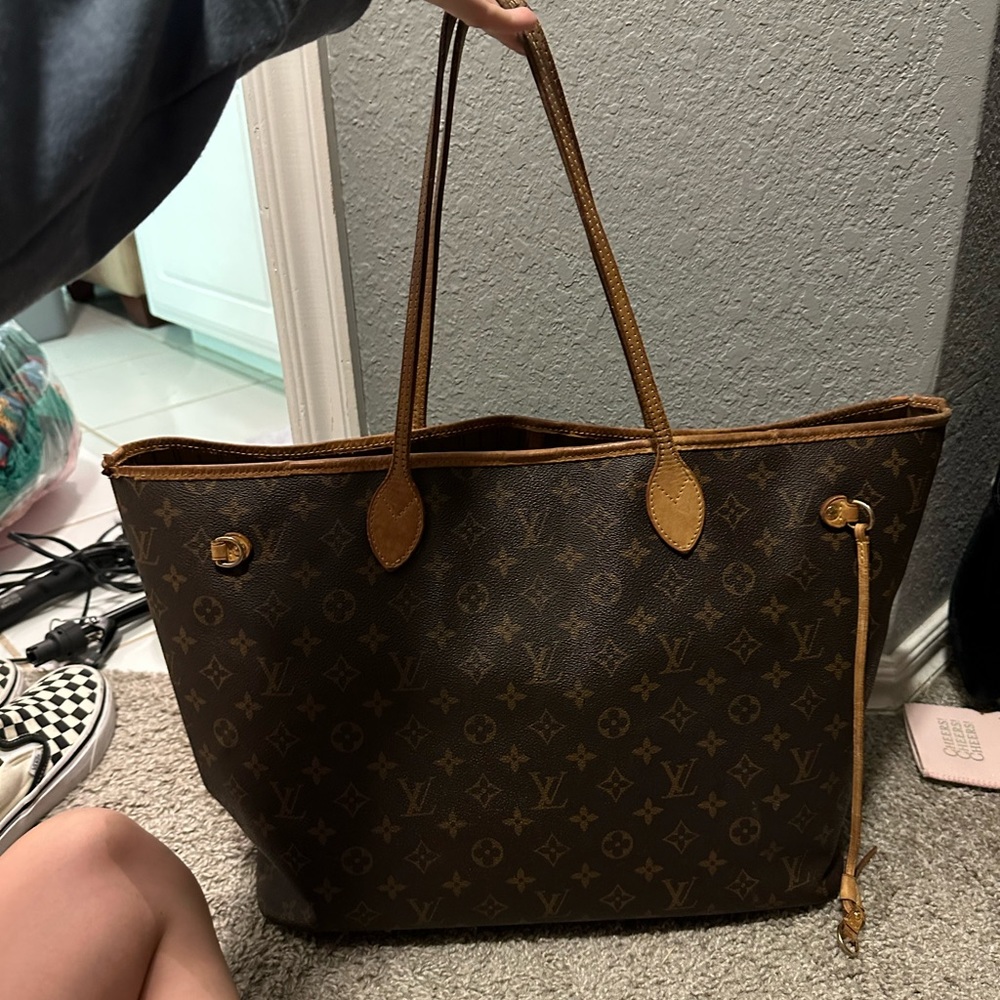 FLASH SALE Louis Vuitton GM Neverfull